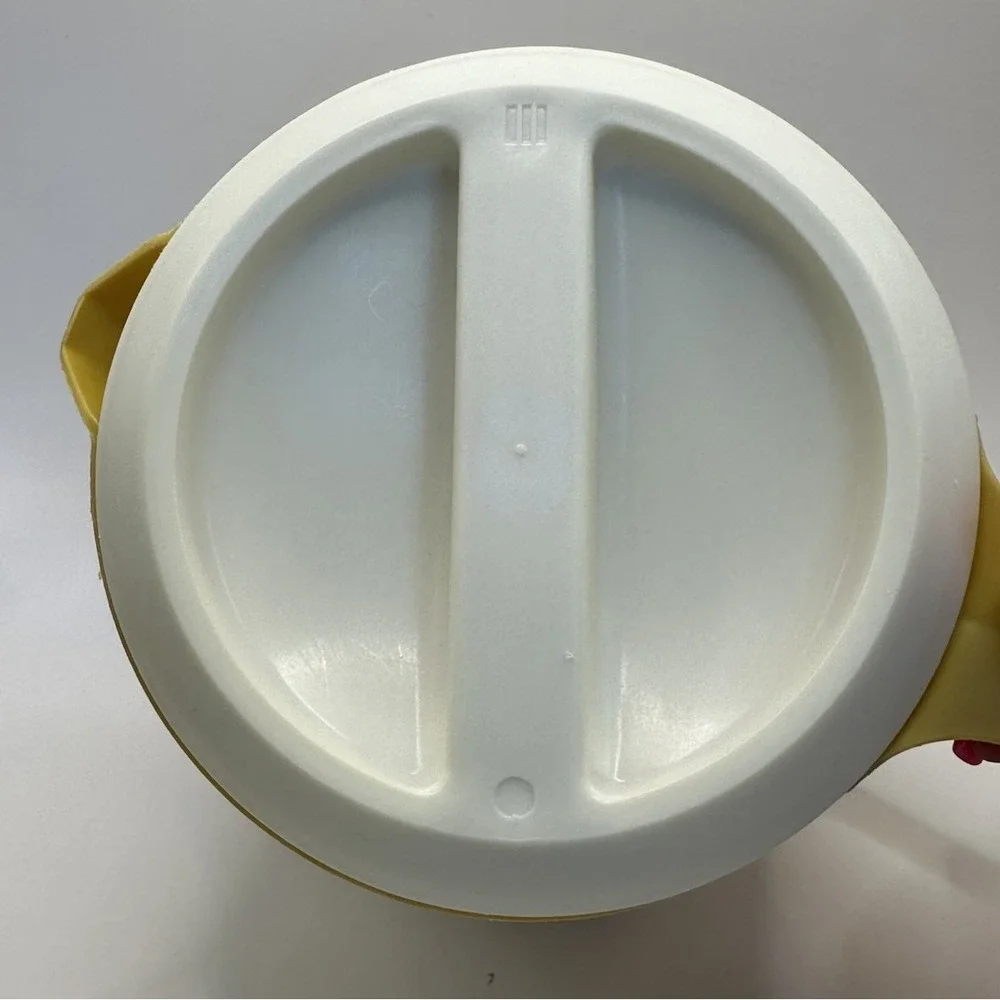 RUBBERMAID Retro Yellow/Gold 1 ‎ 1/2 (1.5) Quart Pitcher With Lid Vintage